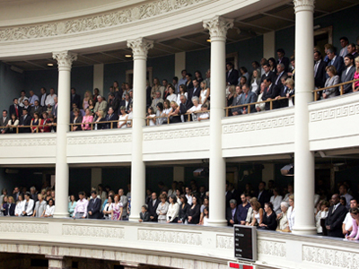 Τους πέταξαν έξω από την ορκωμοσία
